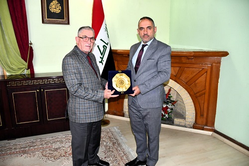 The Chairman of the Board of Trustees of the House of Wisdom honors the Chairman of the Preparatory Committee